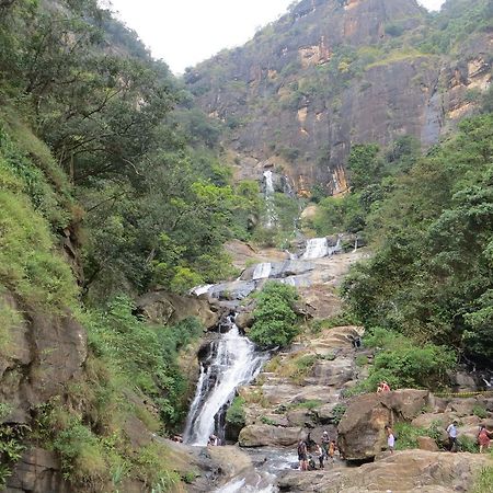 Отель Funky Lanka Tours Канди Экстерьер фото