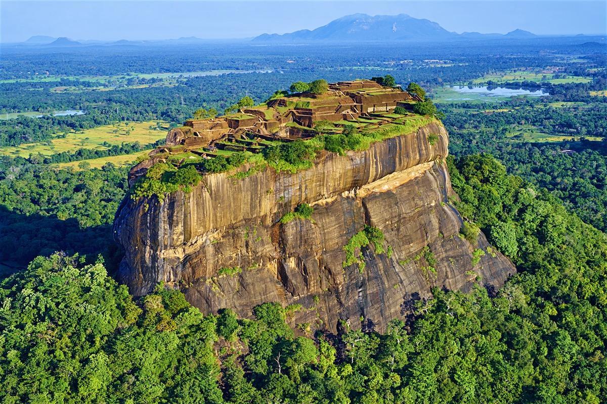 Отель Funky Lanka Tours Канди Экстерьер фото