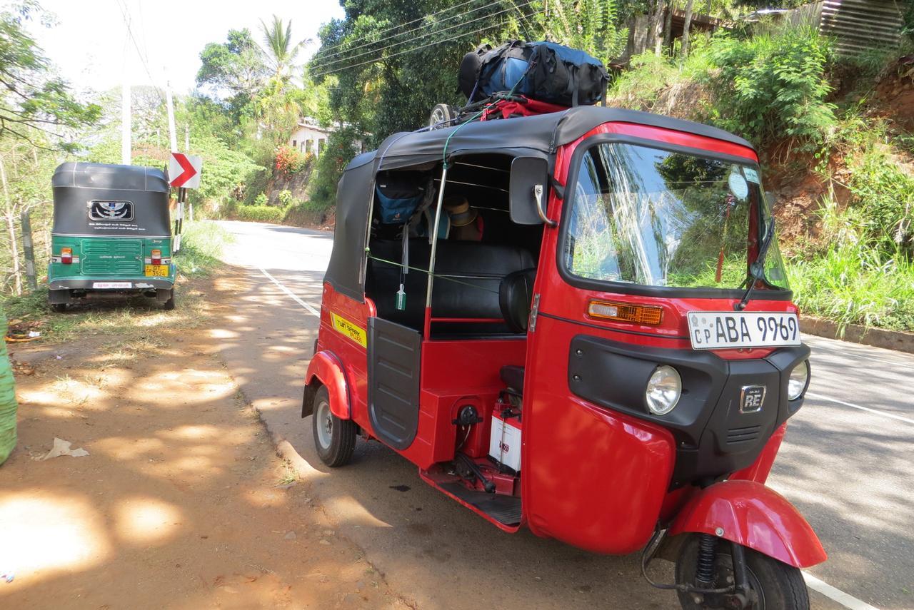 Отель Funky Lanka Tours Канди Экстерьер фото